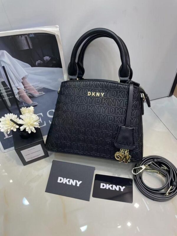 شنطه - DKNY