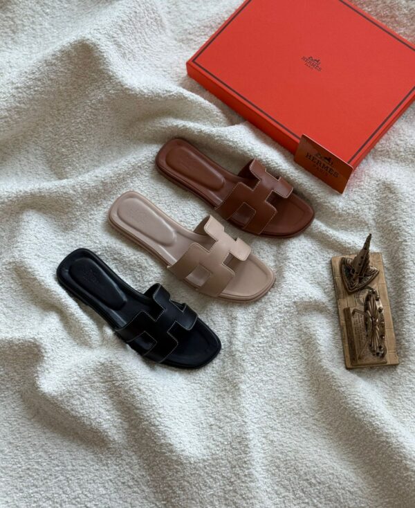 Hermes flat
