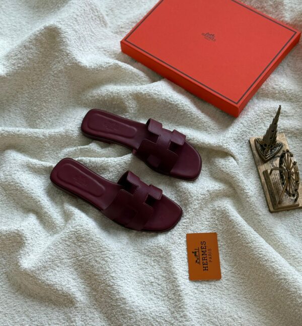 Hermes flat
